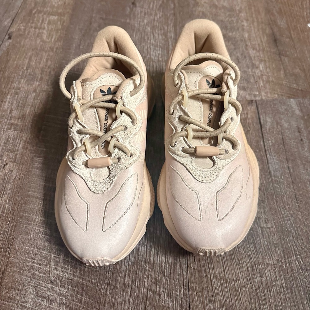 Adidas OZWEEGO - size 5